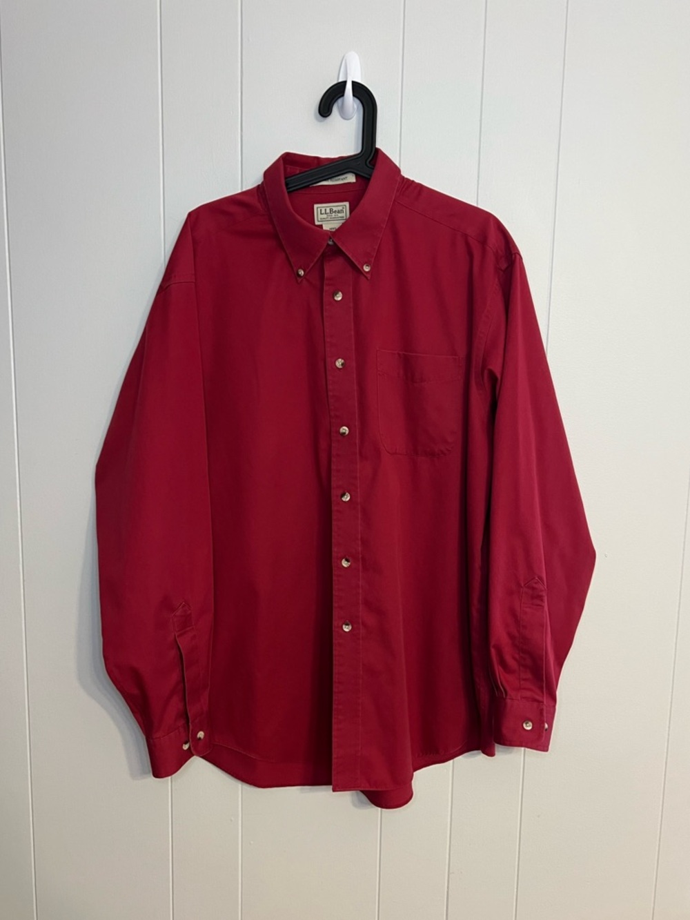 L.L.Bean men's red wrinkle-resistant button-down shirt Size L‎